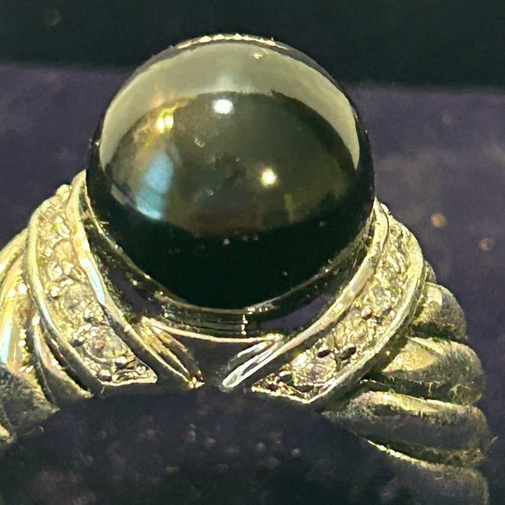 Vintage Elizabeth Taylor Black faux onyx and Silver Ring. Cable style. Size 9